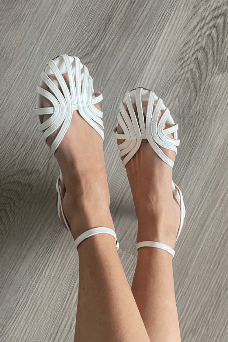 Vittoria™ | Sandalias doradas con joyas