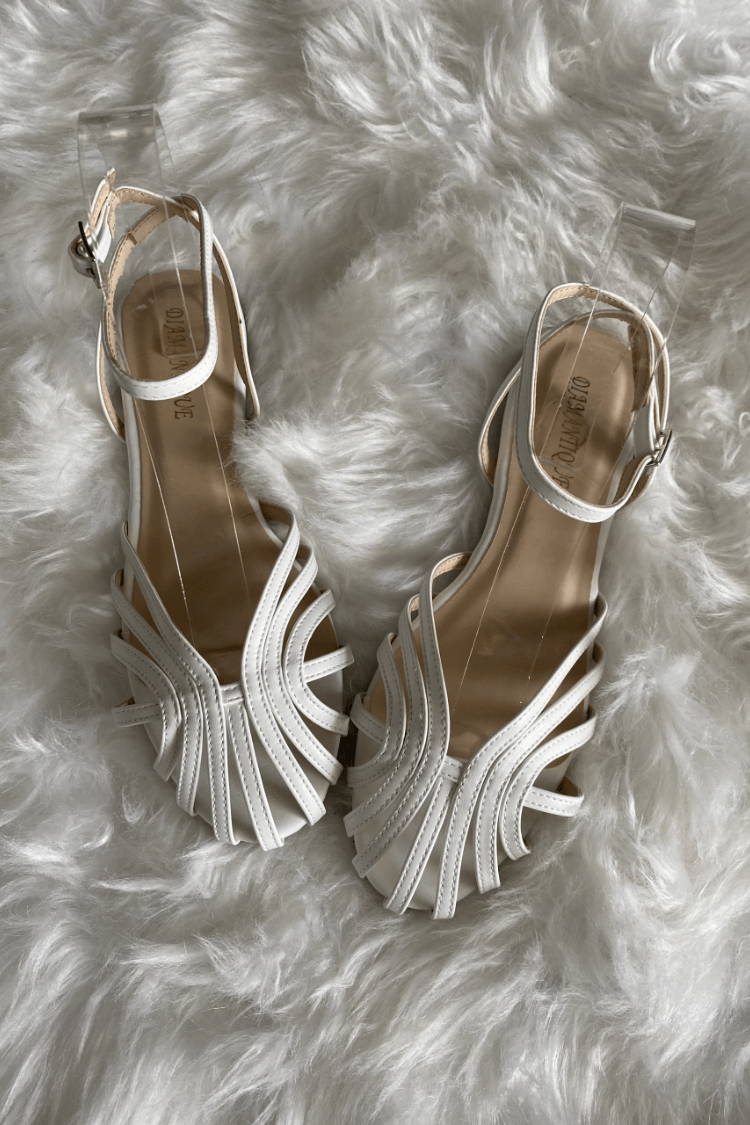 Vittoria™ | Sandalias doradas con joyas