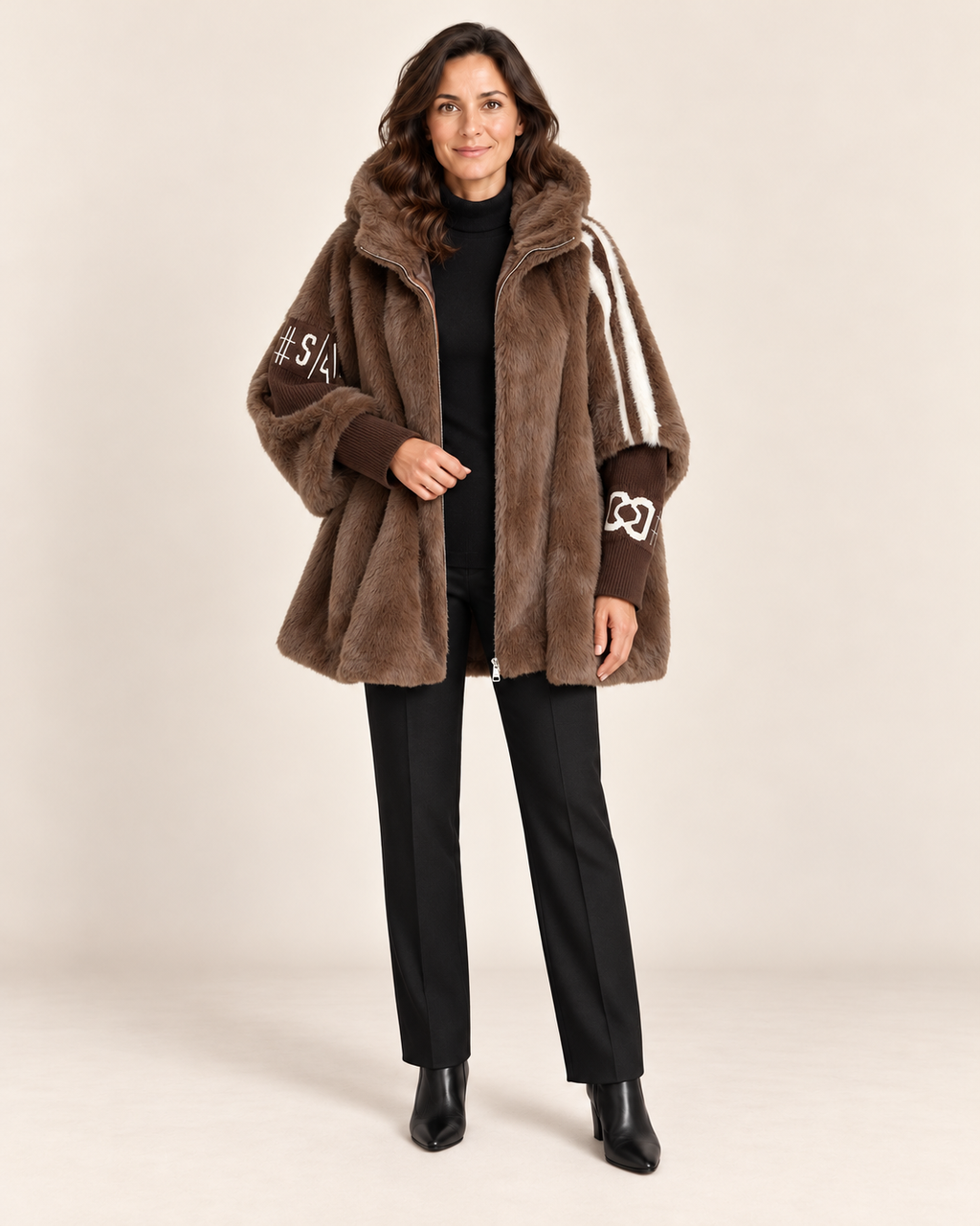 Lona - abrigo en modelo, fondo beige minimalista