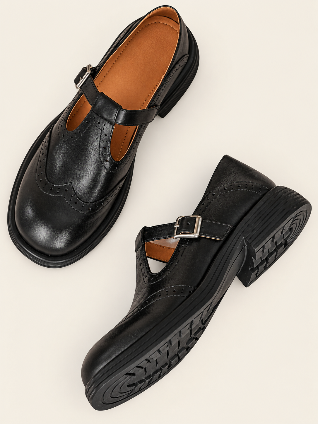 Elena zapatos elegantes y cómodos - negro vista superior y suela sobre fondo beige