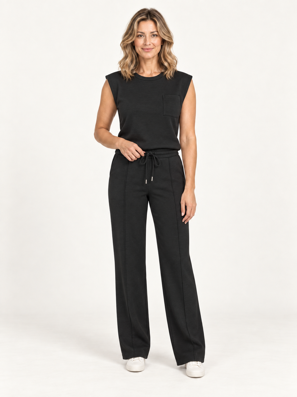 Kaiya conjunto negro básico de dos piezas en modelo rubia sobre fondo minimalista