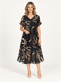 Nora – vestido cómodo y elegante, imagen de catálogo premium con modelo rubia
