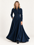 Zendaya vestido maxi azul marino con modelo rubia sobre fondo minimalista